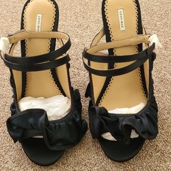 LEON MAXMAX STUDIO ECLIPSE SATIN CROSS STRAP HIGH HEELED SANDAL. Sz 5.5 