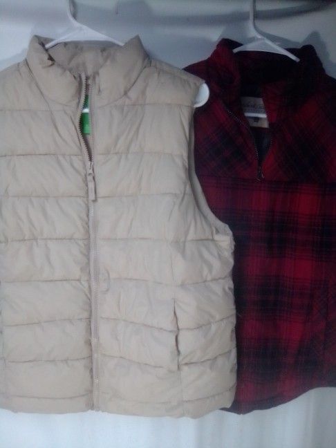2 Women's Puffer Vests Size Medium