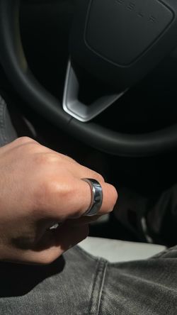 Oura Ring 4 - Size 10  Silver (Excellent Condition)