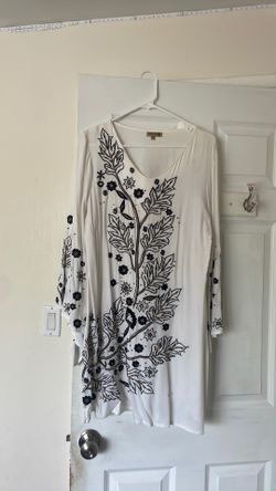 Women’s tunic top, Large, White with Black and Gold thread bead work