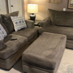 Furniture Set Very Nice Comfy  Great Condition 