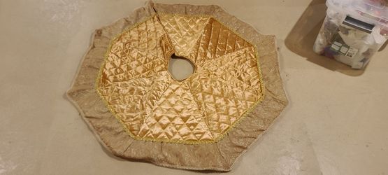Tree skirt