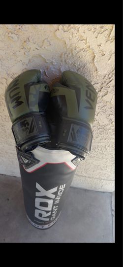 VENUM ELITE BOXING GLOVES + 40 LB PUNCHING BOXING BAG