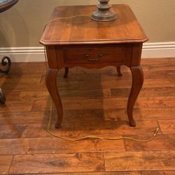 ETHAN ALLEN SIDE END TABLE