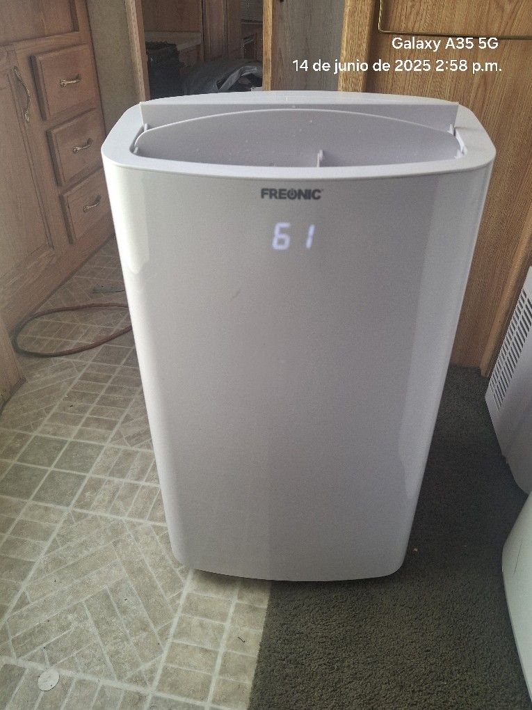 Semi-new air conditioning, everything works perfectly well and is very cold.