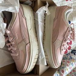 Pumas Size 9 Women