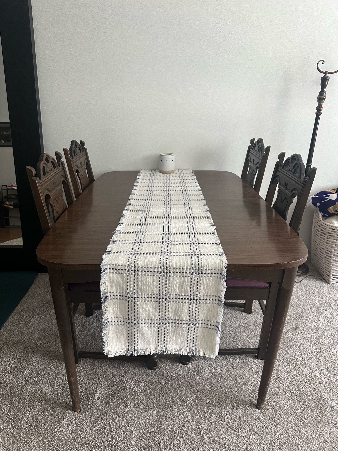 Dining table + 4 chairs