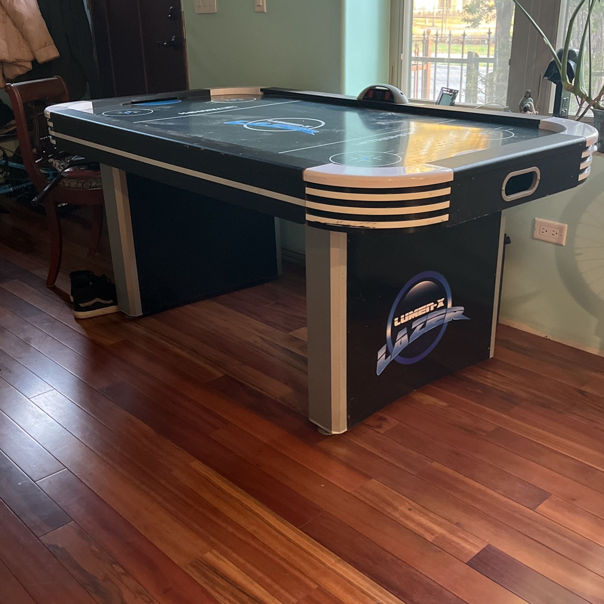 Scammer Took Air Hockey Table Without Paying his NAME IS ANTWON JONES PHONE NUMBER (contact info removed)