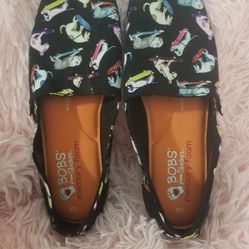 BOB'S BY SKETCHERS 7.5 FOR A DOG LOVER💞