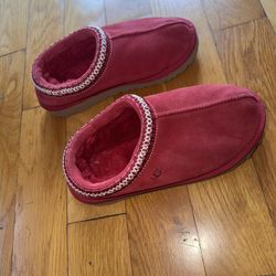 Woman’s Tasman Red Samba Uggs Size 6