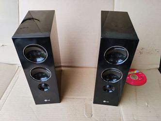 Bluetooth Wireless Speakers. 300 Watts. Piano Black Color. Including Bluetooth Receiver and Power Adapter. Very Loud.
