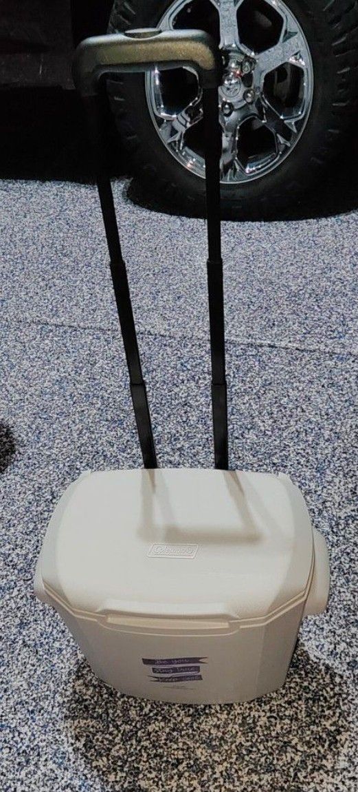 Cooler On wheels with handle