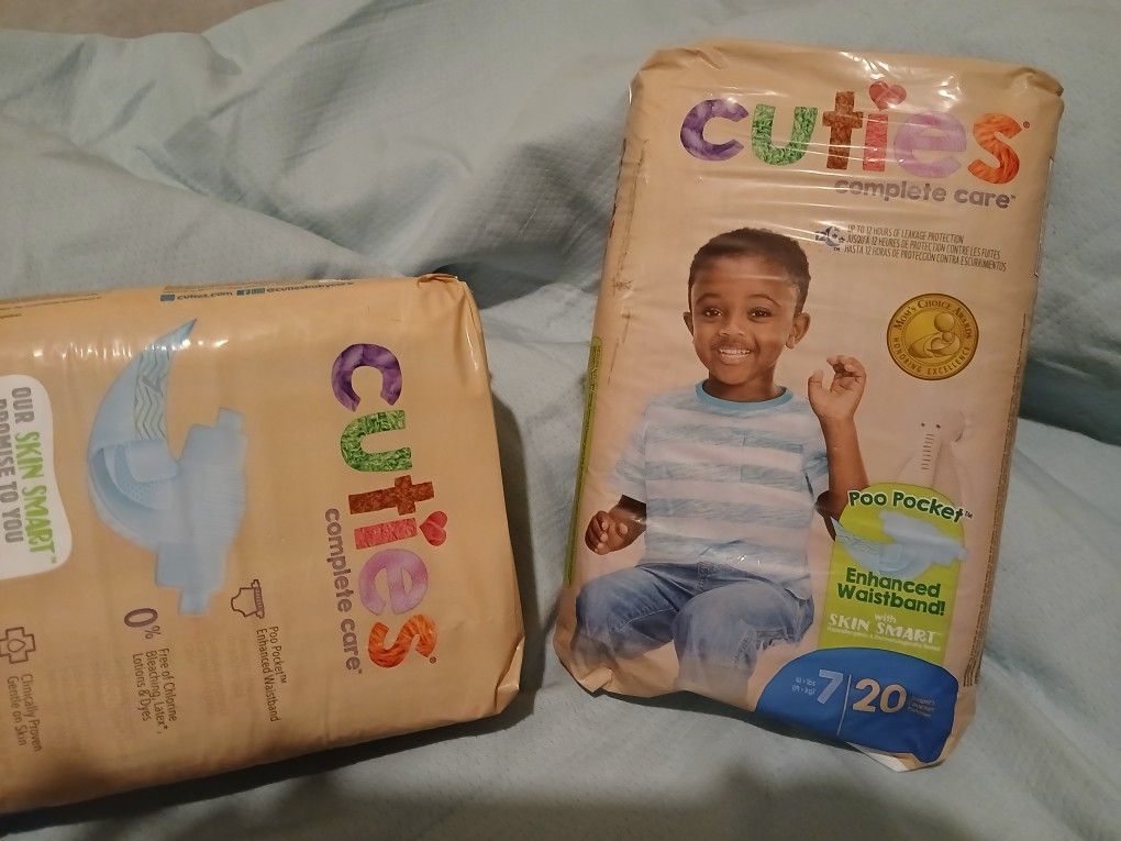 Diapers Size 7 NEW. couches Panales