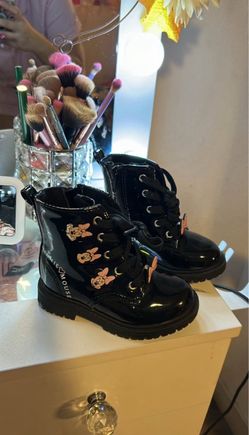 Minnie Mouse boots