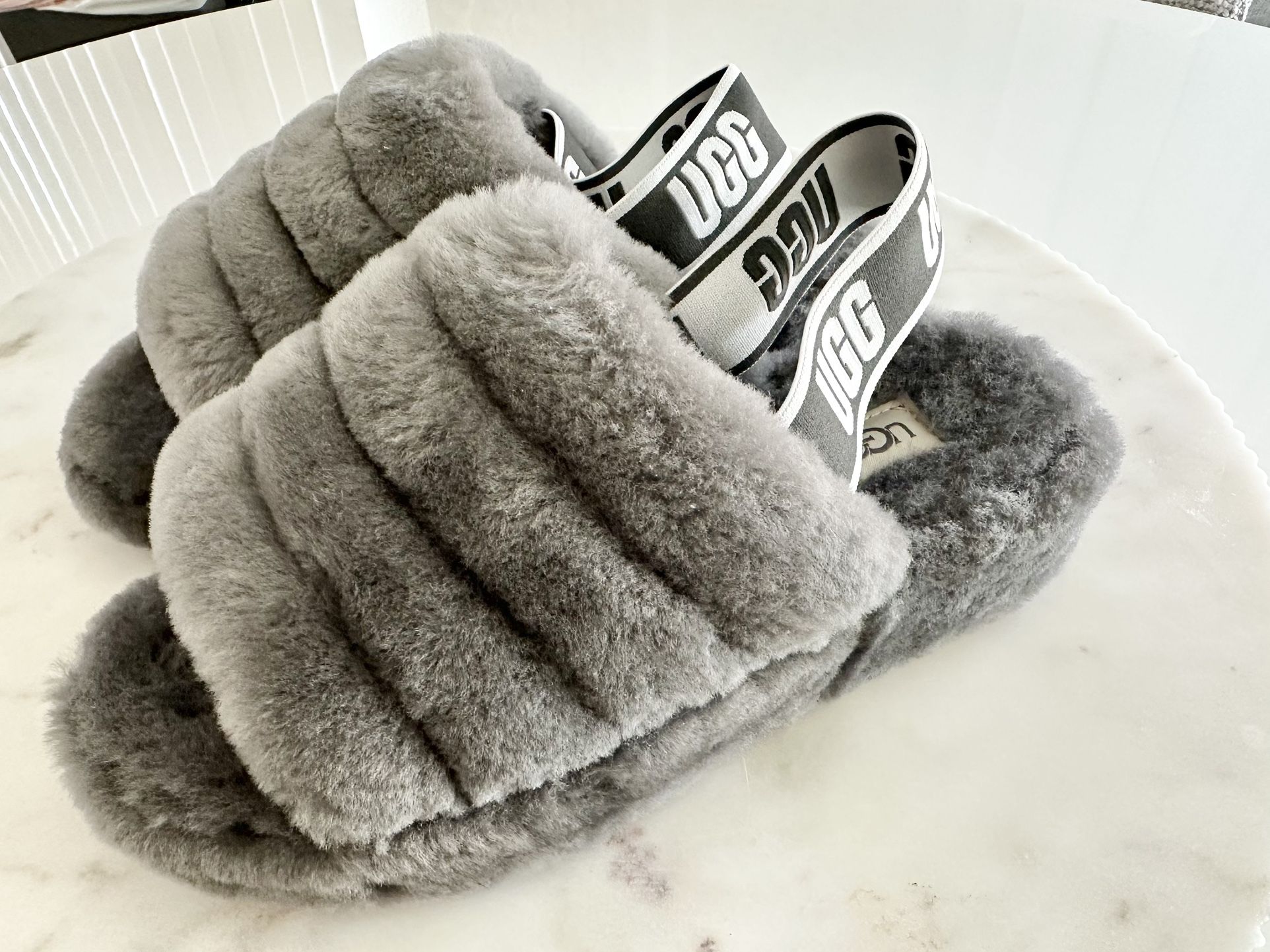 UGG Fluff Slides Slippers Size 7 (women’s)