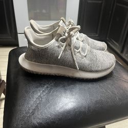 Kids/Women’s Shoes 
