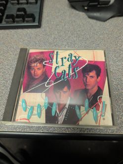Stray Cats blast off!