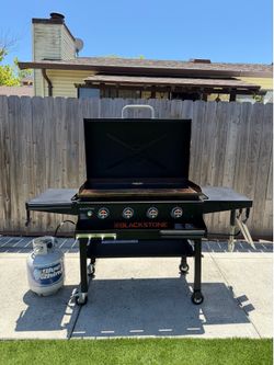 BLACKSTONE 36” GRIDDLE WITH HOOD + ACCESSORIES + PROPANE TANK