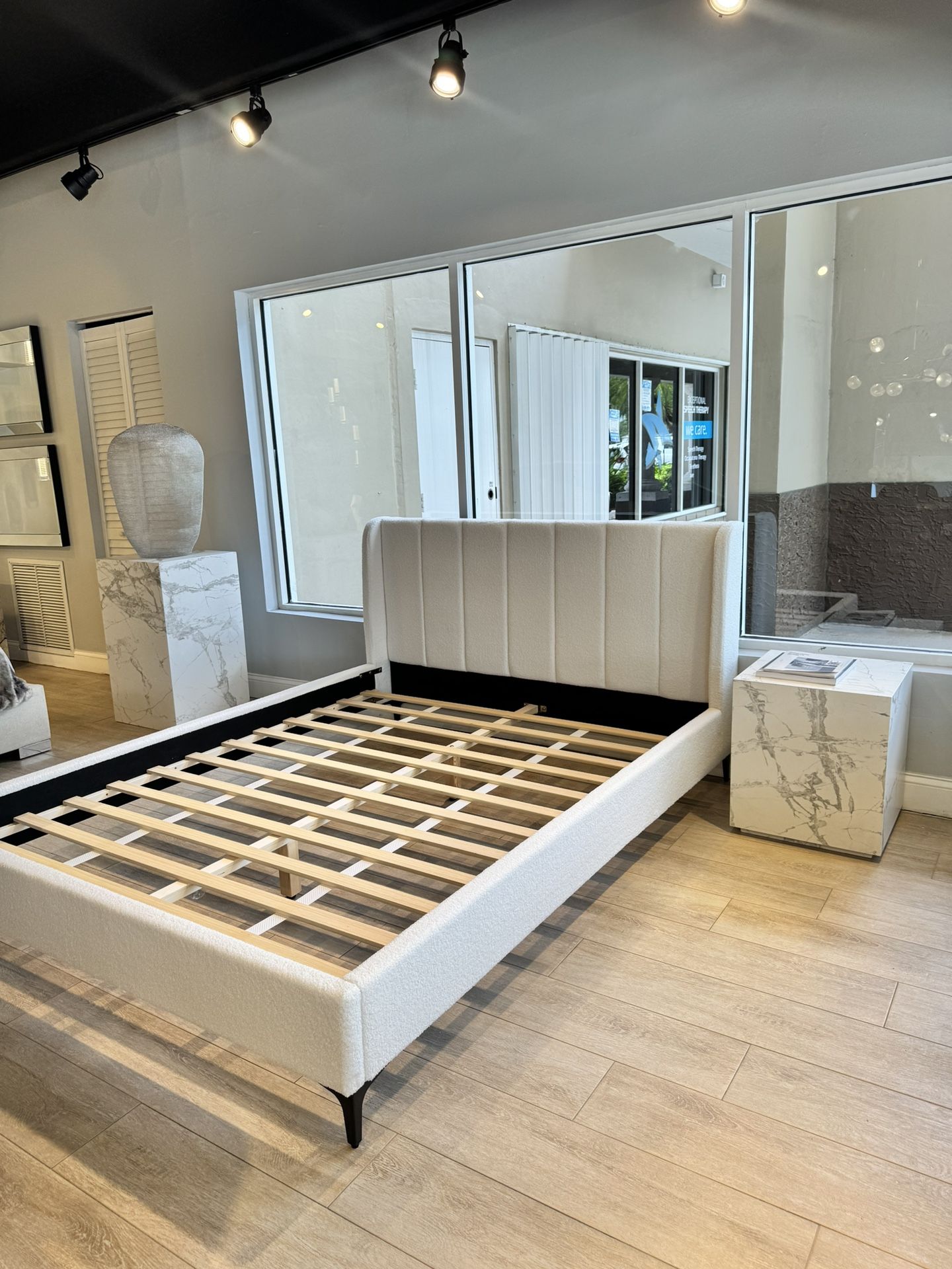 Queen bed // Financing Available