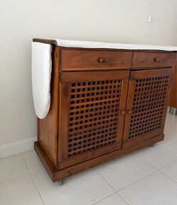 TABLE Cabinet H 37in x W 51in x D 17in