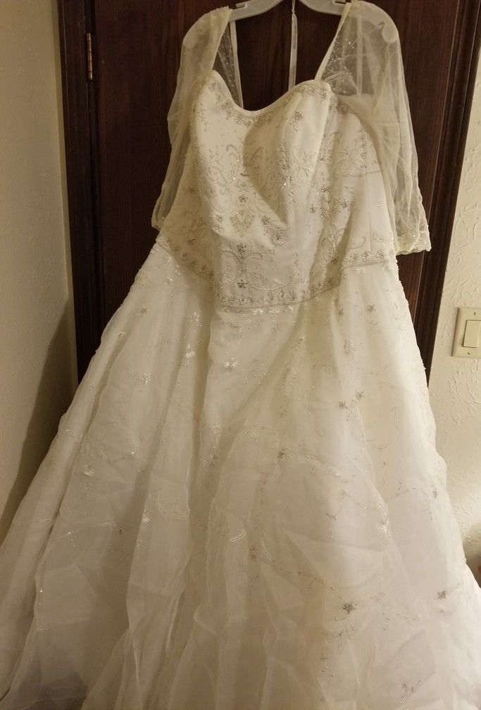 Oleg Cassini Ivory Wedding Dress