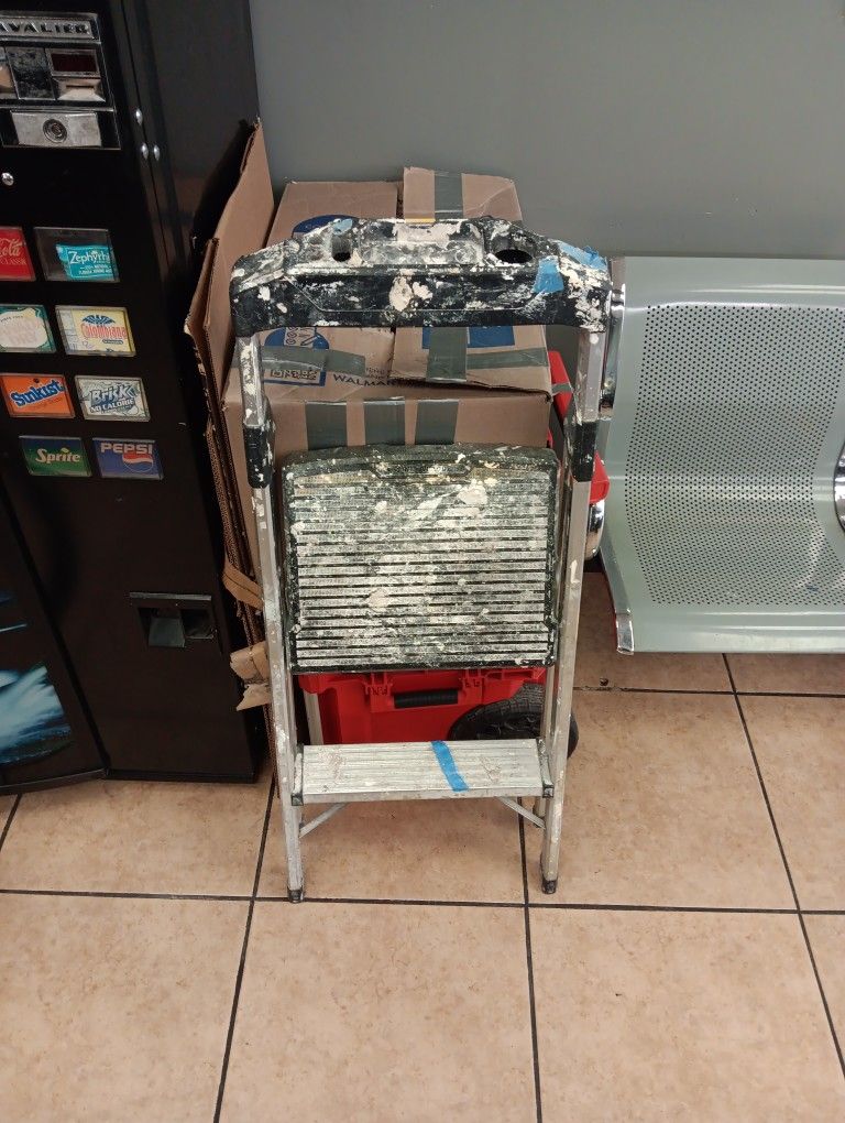 Small Foldable S Step Aluminum Ladder