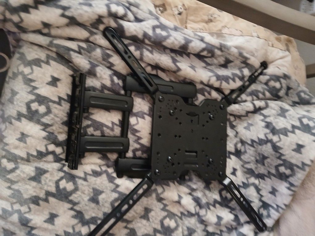 TV Wall Mount For Large TVs *FREE*