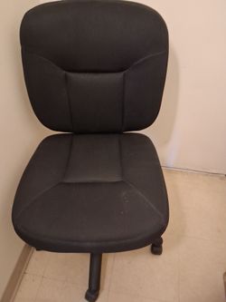 OFFICE CHAIR IN MINT CONDITION