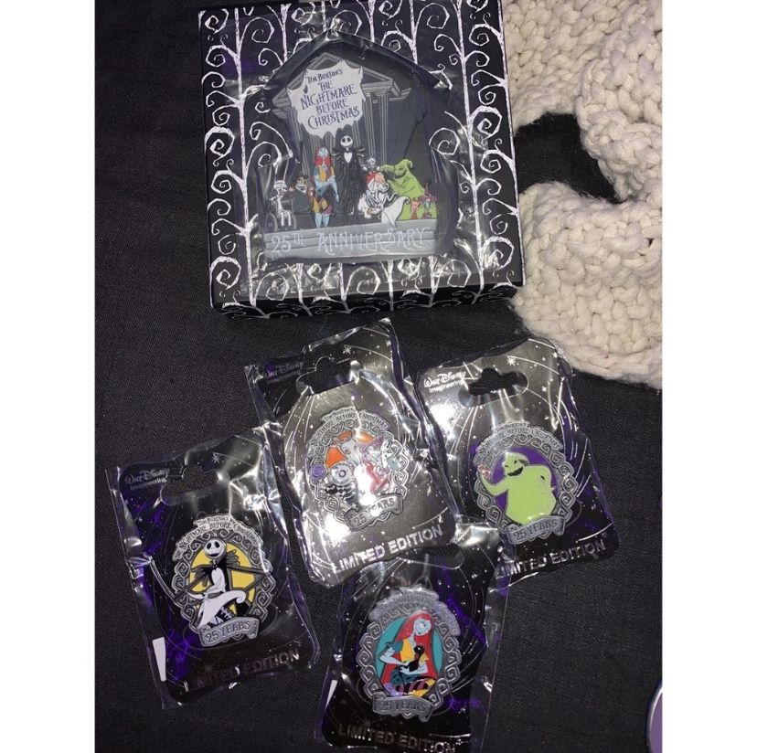 RARE Halloween Disney pins