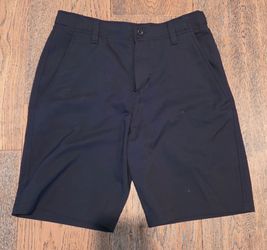 Under Armour - Boys - Medium - Showdown Golf Shorts (Flat Front) - 8" Inseam - Adjustable Waist - Polyester - Black