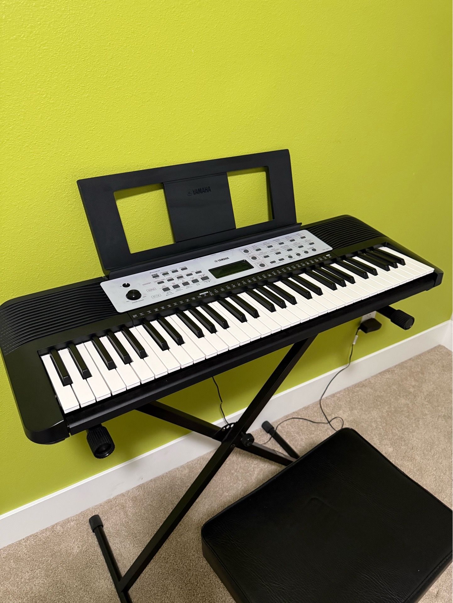 Yamaha Keyboard with Stand and Bench