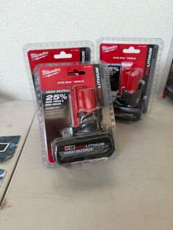 📌Milwaukee M12 12-Volt Lithium-Ion XC High Output 5.0 Ah Battery )PRECIO FIRME NO MENOS 👉$75 each  / 👉$75 CADA UNA