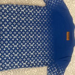 LV BLUE MONOGRAM T SHIRT $120 SIZE L