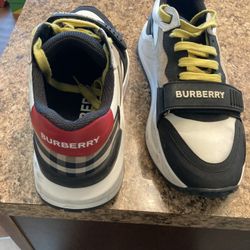 Burberrys 239 Size 9.5