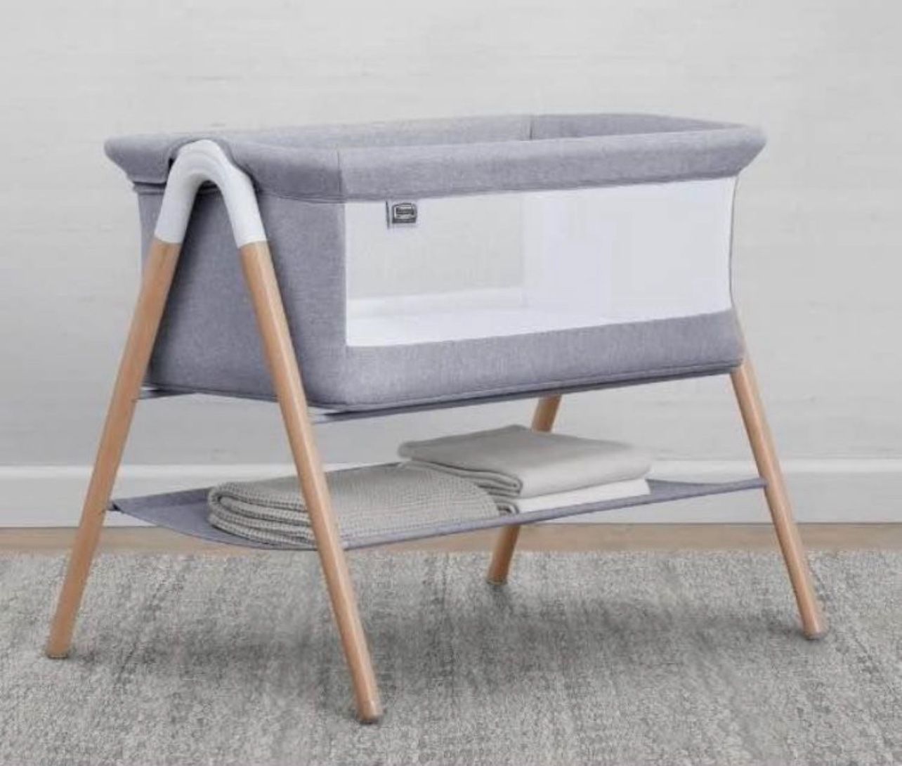 BASSINET BRAND NEW STILL IN BOX VERY MODERN