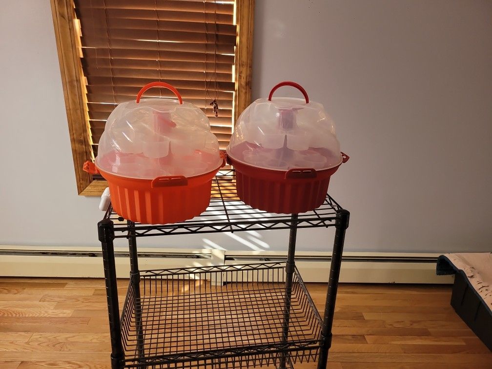 2 Cupcake Holders