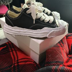 These are a size 39 they have been worn 3 times