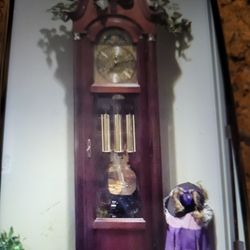 Grandfather clock , howard miller works perfect , have key very heavy