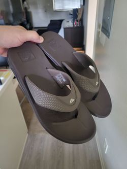 LIKE NEW MENS REEF SANDLES (SZ12)