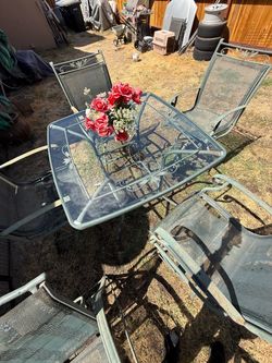 Roth iron glass table