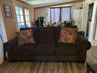 Couch & 2 Chairs