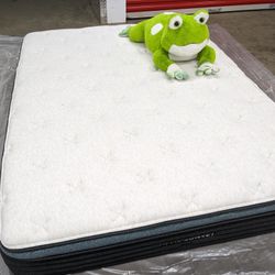 QUEEN Helix Sunset Luxe Mattress - Like New