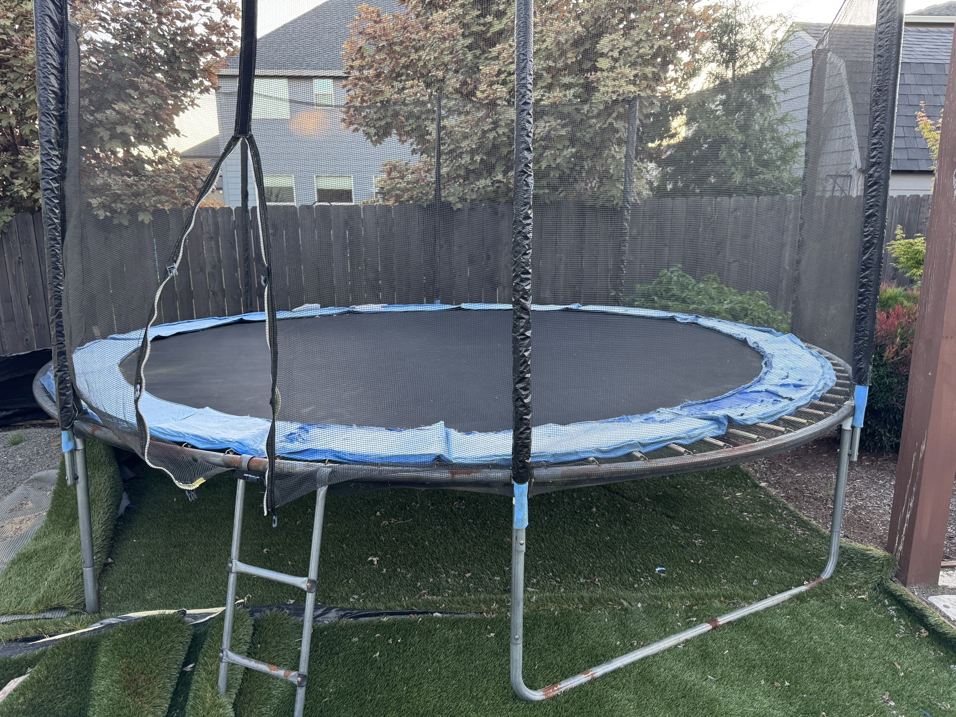 14’ Trampoline