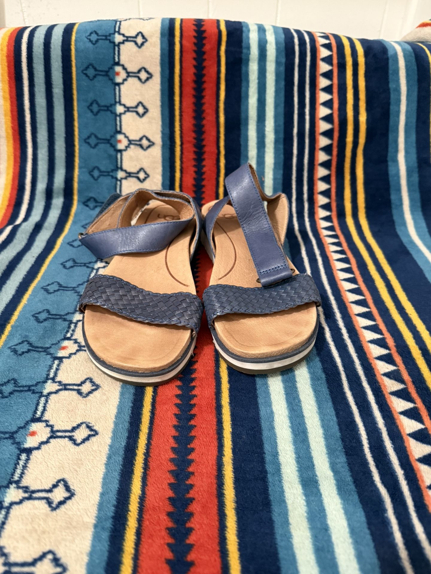 Ugg Women Sandals Size 5