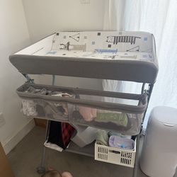 Portable baby changing station