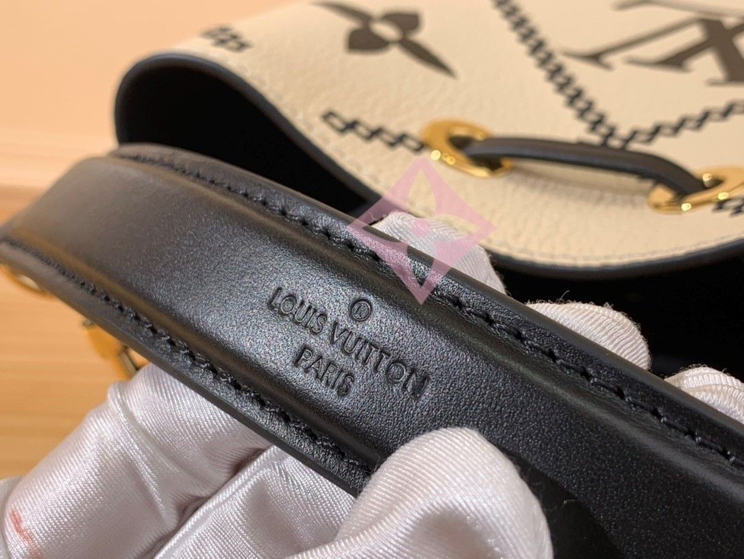 Louis Vuitton NeoNoe BB M46023 White Bag 20x20x13cm