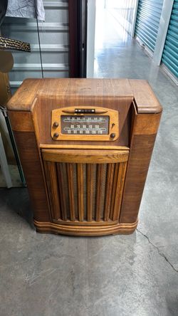 Vintage 1946 Philco 46-1209 Tube Radio & Record Player Console