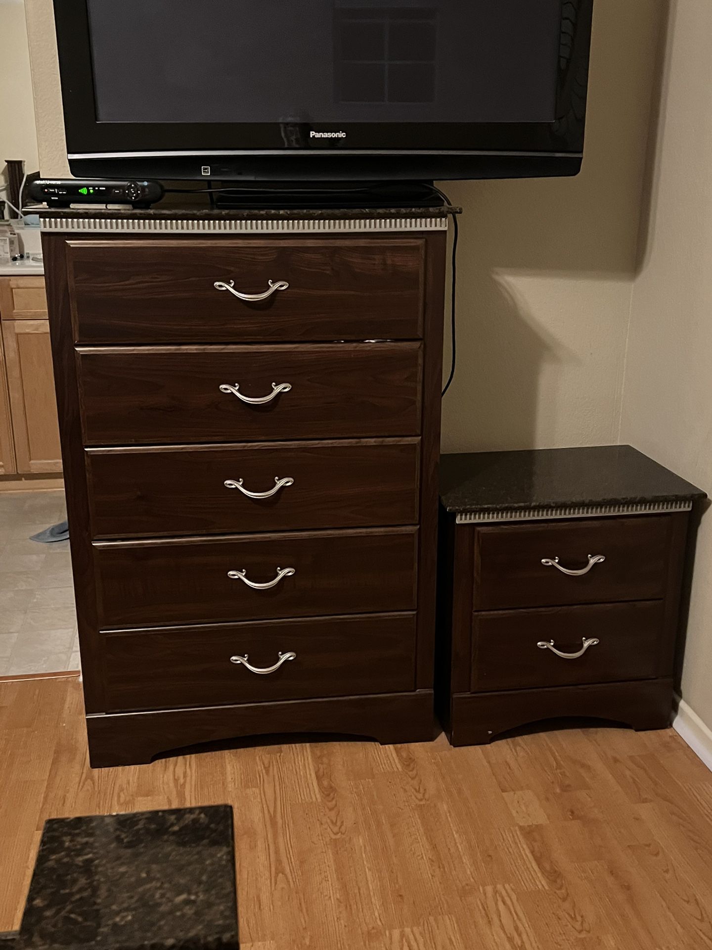 Like new Bedroom Set & Other Furniture And Items 