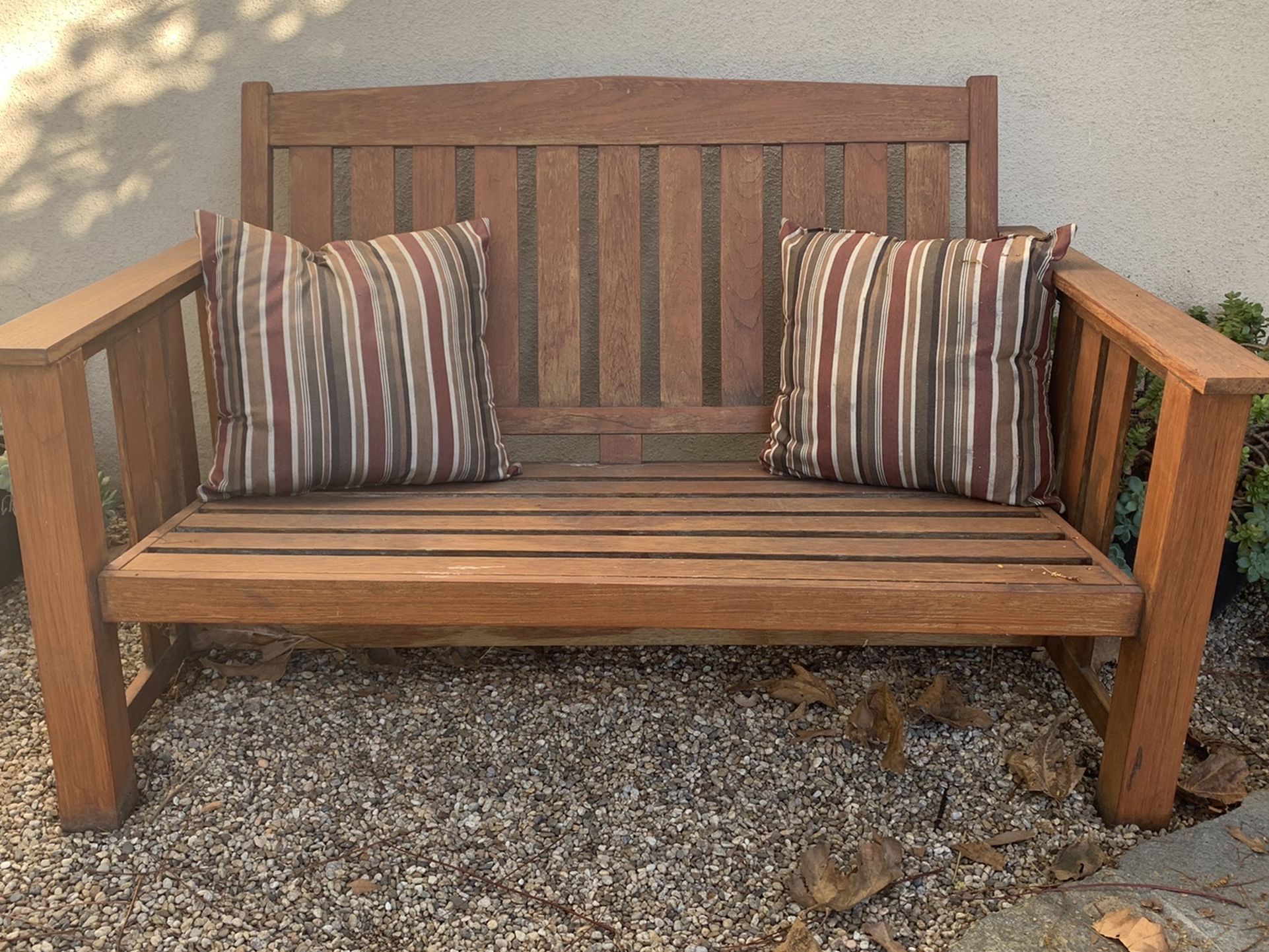 Lawn bench and pillows