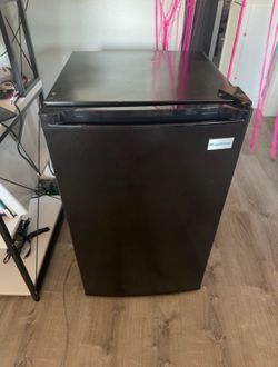Keystone Mini Refrigerator with Freezer
